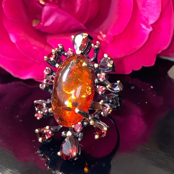 Artist created, stamped 925 Jewelry - Exquisite Genuine Amber Ring with Gemstones